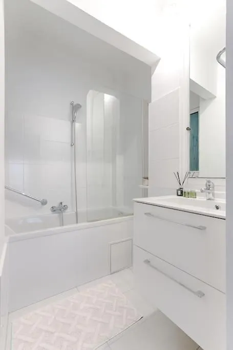 Matignon Saint-Honore : Magnifique Appartement 1Br Paris Apartment